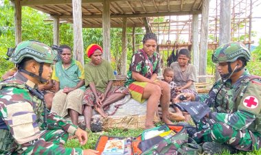 Sentuhan Kemanusiaan di Pegunungan Bintang, Satgas Yonif 753 Hadirkan Layanan Kesehatan Gratis untuk Warga Suminka